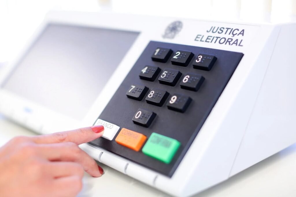 Metade dos brasileiros teme interferência estrangeira nas eleições
