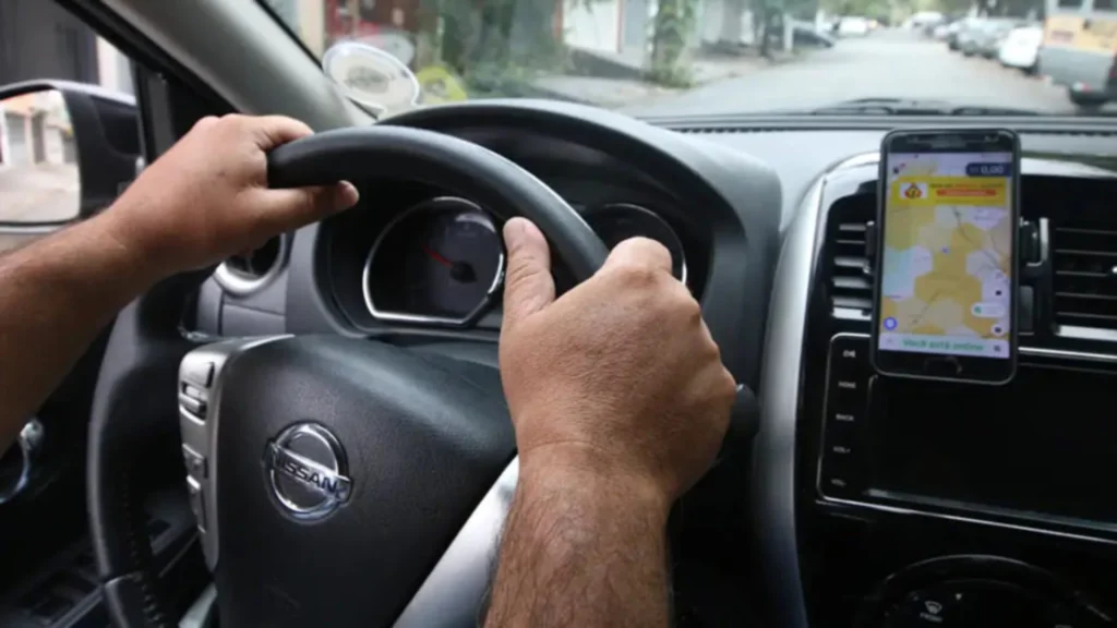 MPT processa Uber por taxa de motoristas e pede indenização milionária