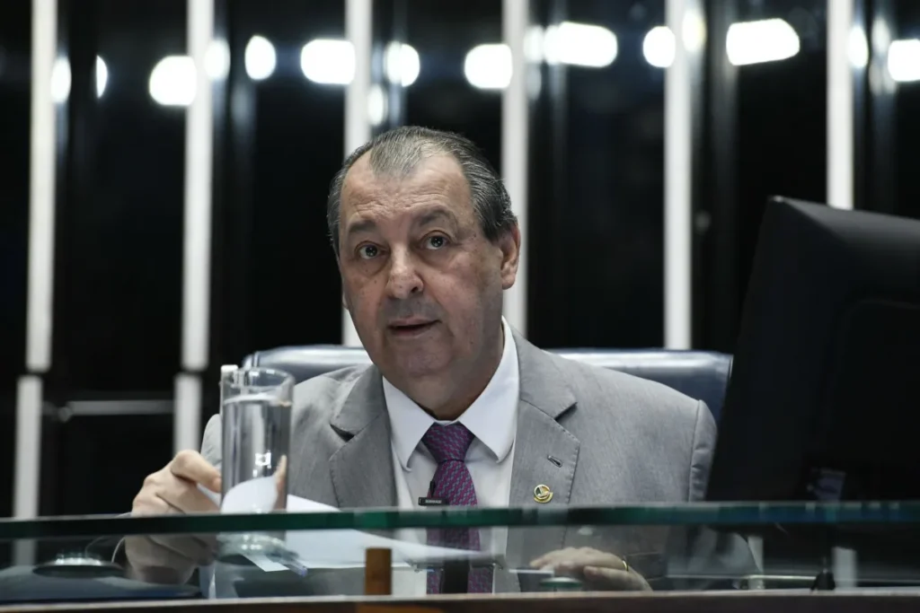 Omar Aziz lidera intenções de voto para governo do Amazonas, aponta pesquisa