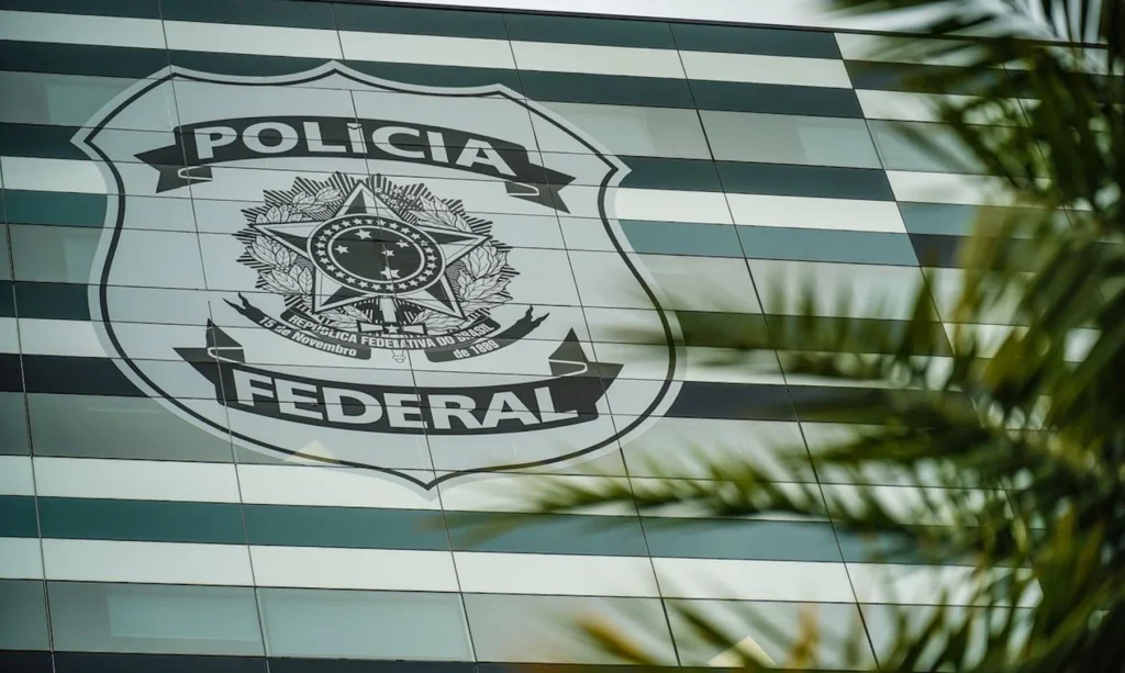 Operação da PF investiga fraudes milionárias em licitações de terraplanagem