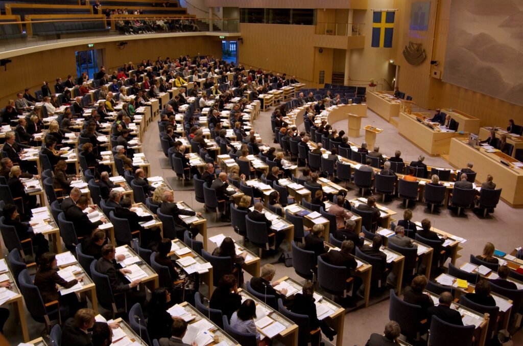 Parlamento sueco reduz maioridade penal para 14 anos em crimes graves