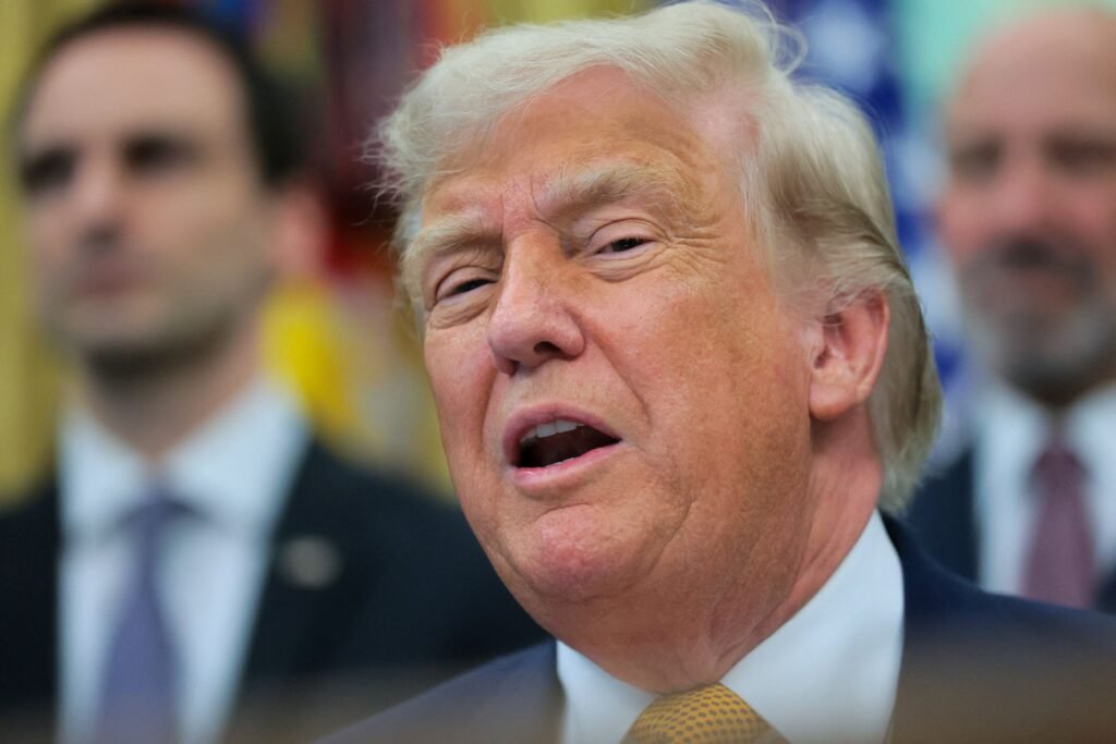 Pesquisa revela que americanos veem lucros indevidos de Trump com criptomoedas
