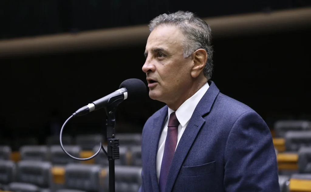 PSDB, Cidadania e PDT pressionam Aécio Neves para disputar vaga no Senado