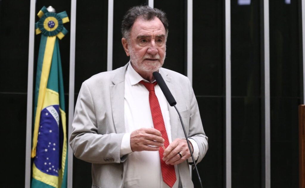 Psol retoma apoio a Patrus Ananias após divergências com Kalil
