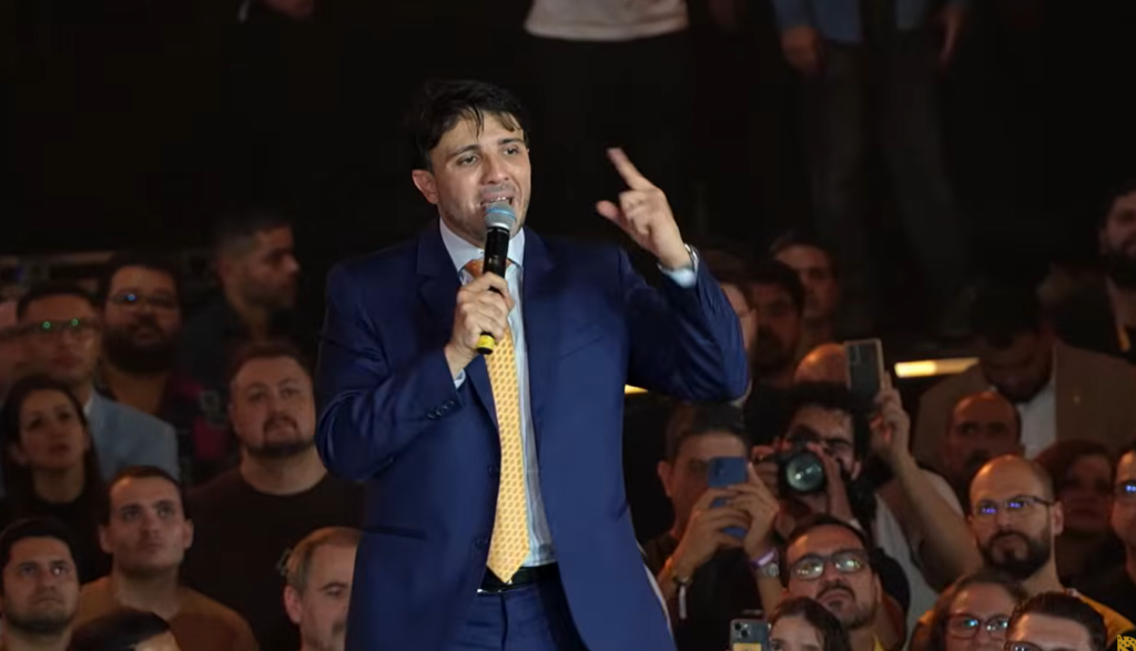 Renan Santos propõe extinção da Justiça do Trabalho e critica CLT