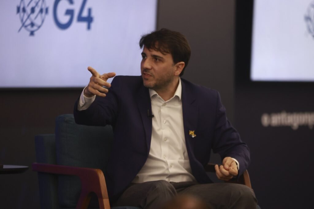 Renan Santos propõe fim da Justiça do Trabalho e critica legislação atual