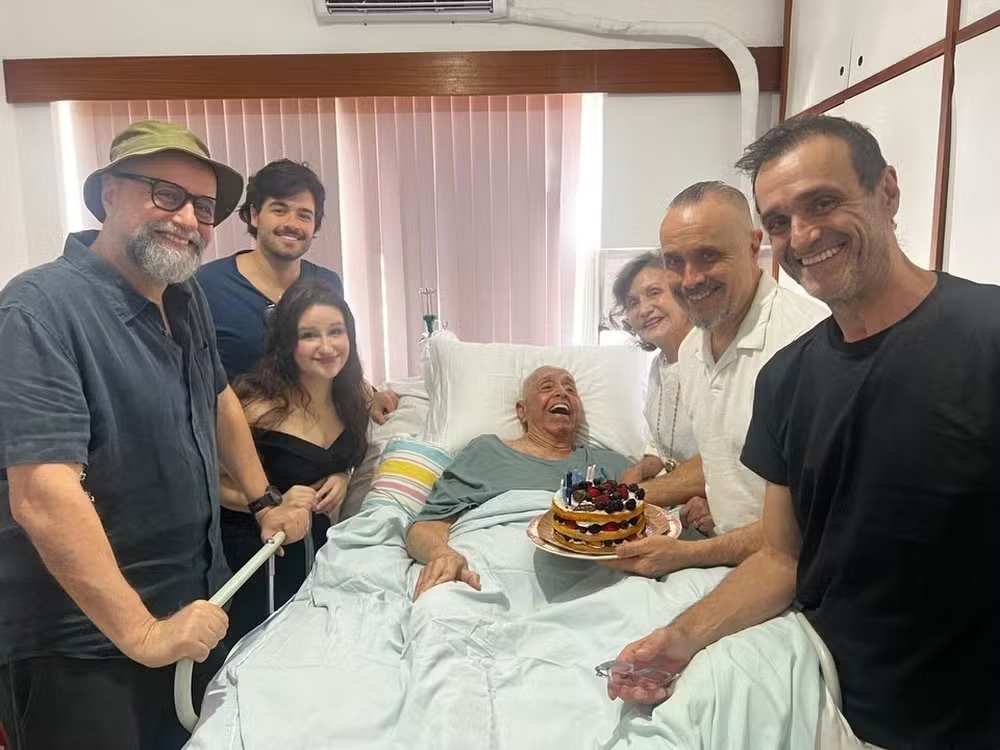 Rosamaria Murtinho tranquiliza fãs sobre saúde de Mauro Mendonça