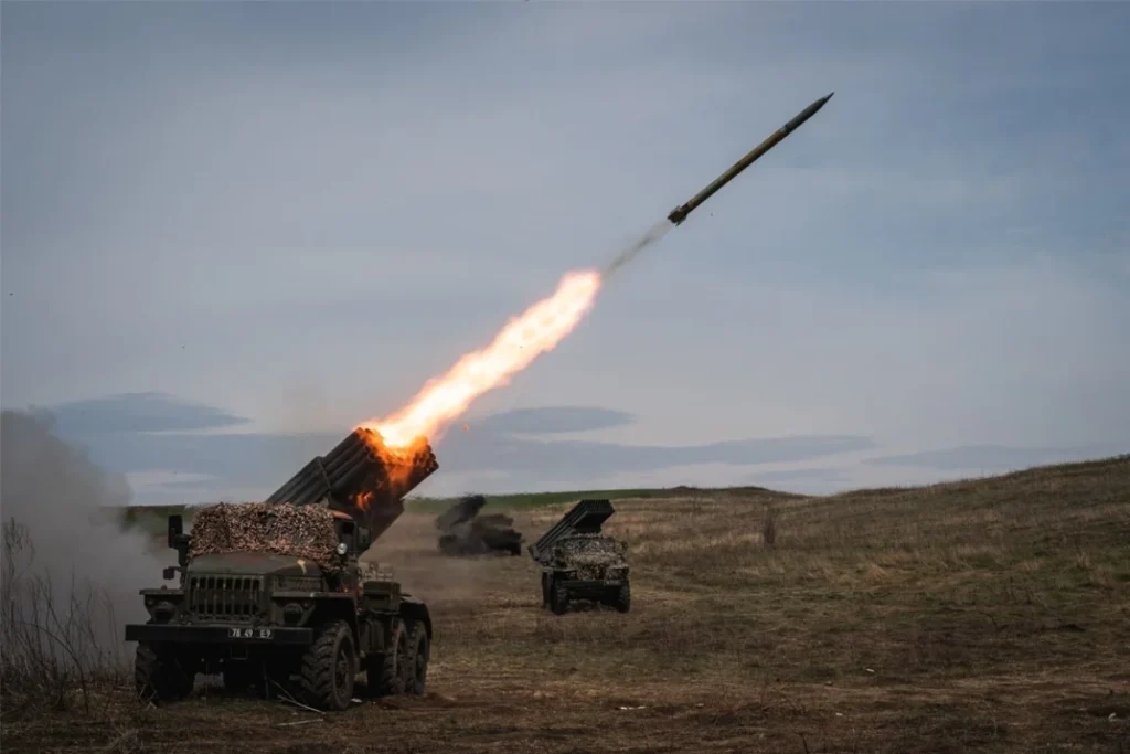 Rússia critica apoio militar do Reino Unido e França à Ucrânia