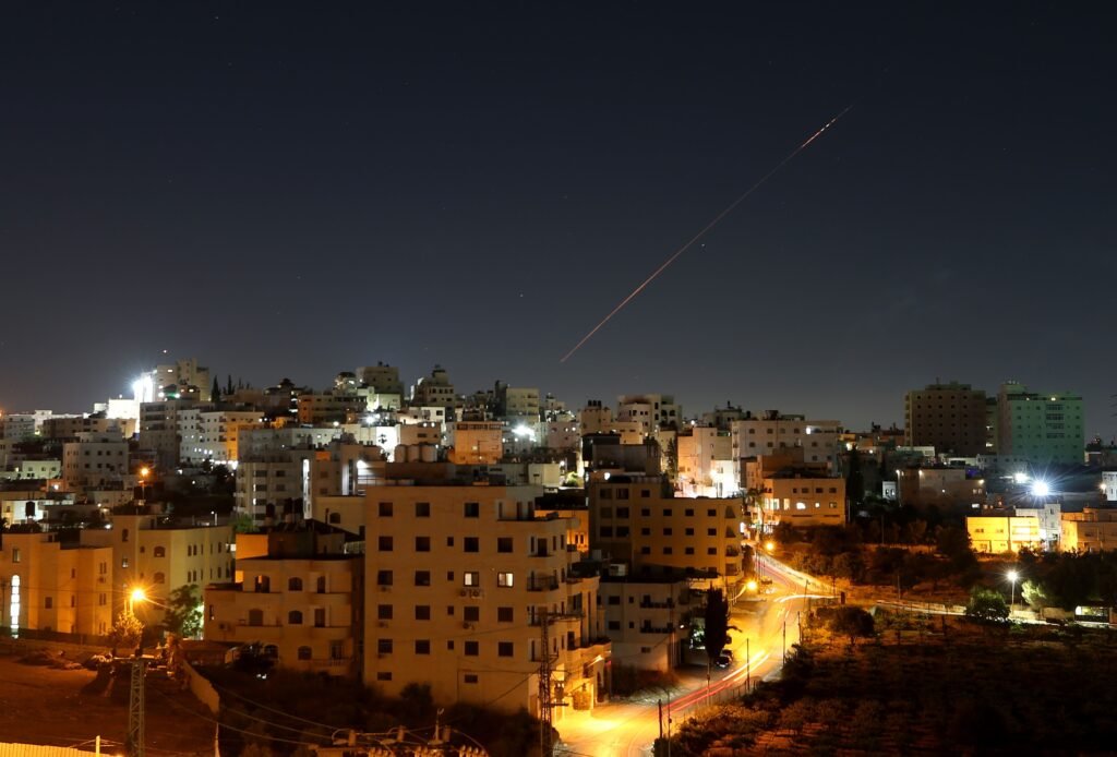Tensão aumenta na Cisjordânia com presença militar israelense