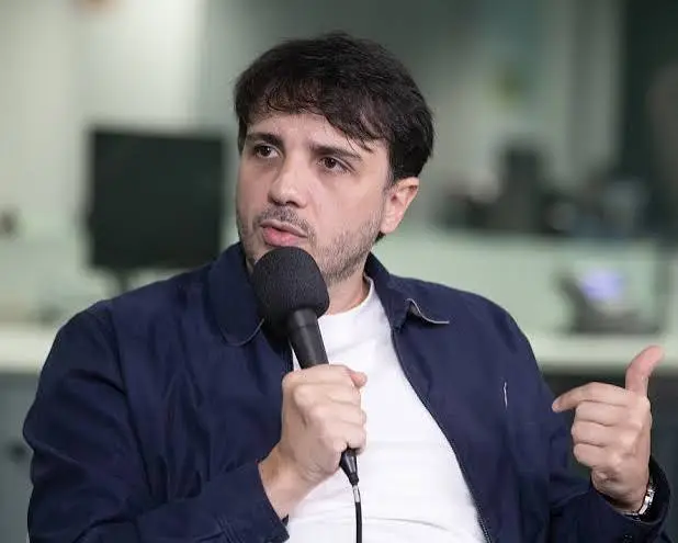 TSE suspende propaganda de Renan Santos por irregularidades