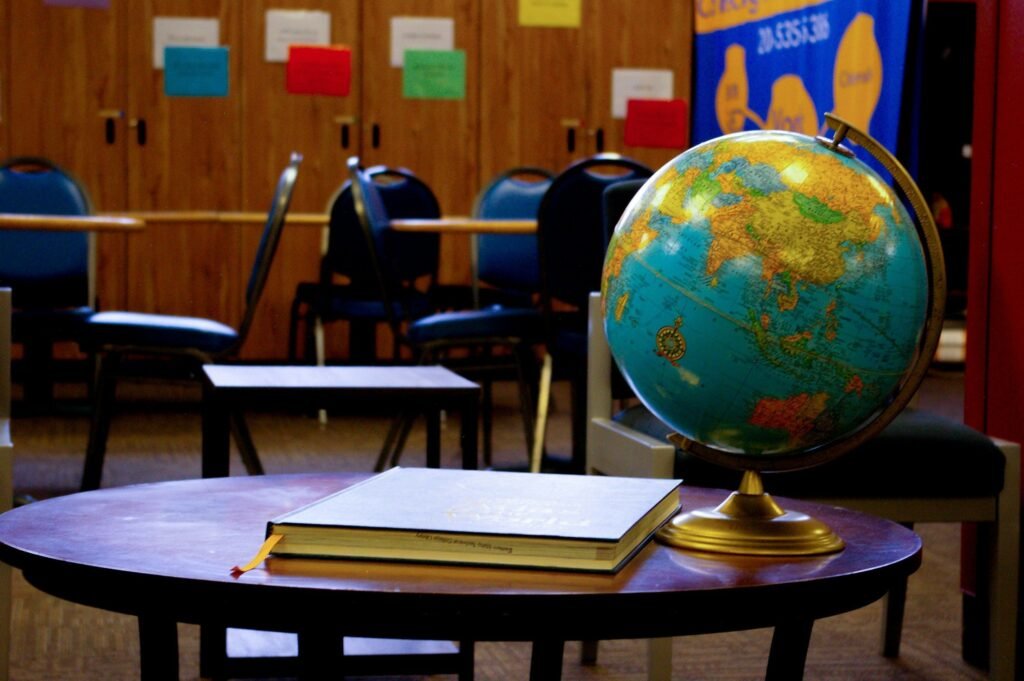 Uso de inteligência artificial cresce nas escolas brasileiras sem diretrizes claras