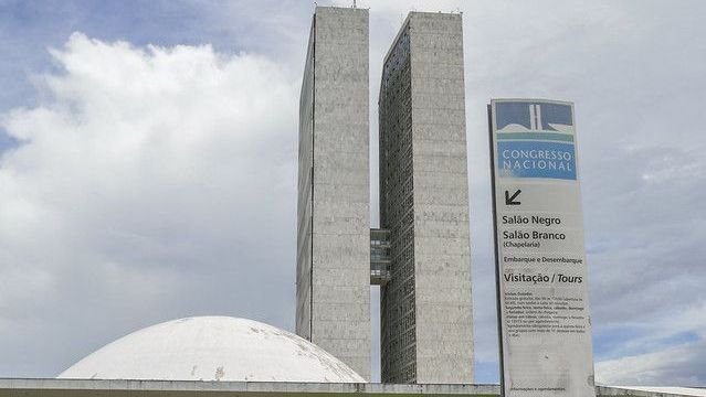 Veterinária atacada por cão no Senado recebe atendimento em Brasília