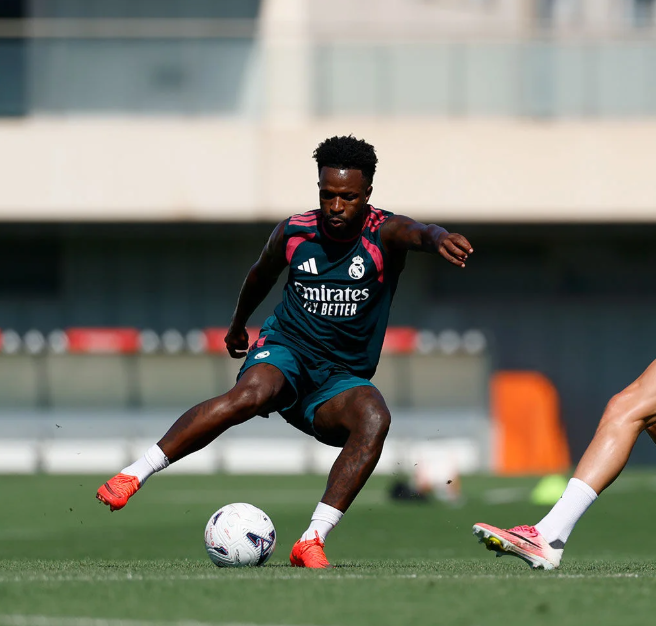 Vinicius Jr. busca aumento salarial e mais direitos de imagem no Real Madrid