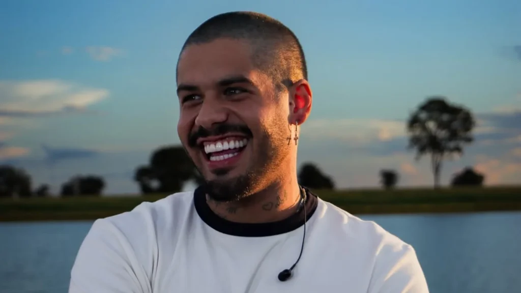 Zé Felipe comenta com humor sobre vida amorosa após pergunta de fã