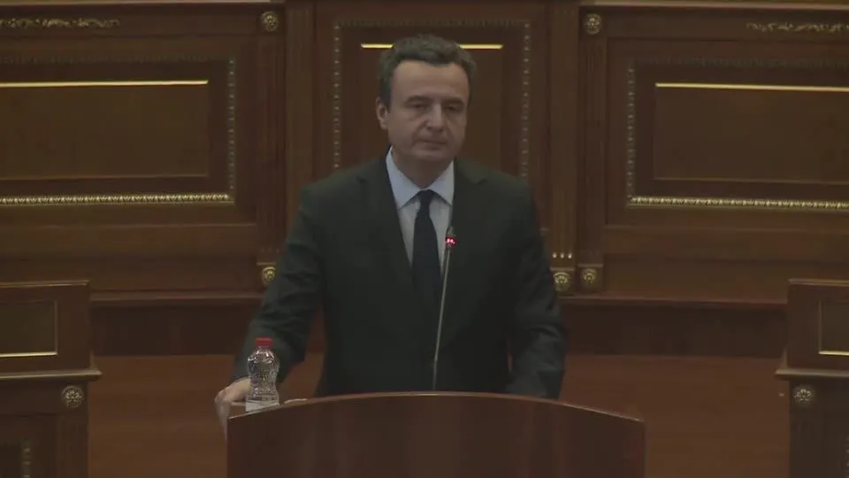 Albin Kurti é reeleito primeiro-ministro do Kosovo em meio a impasse político