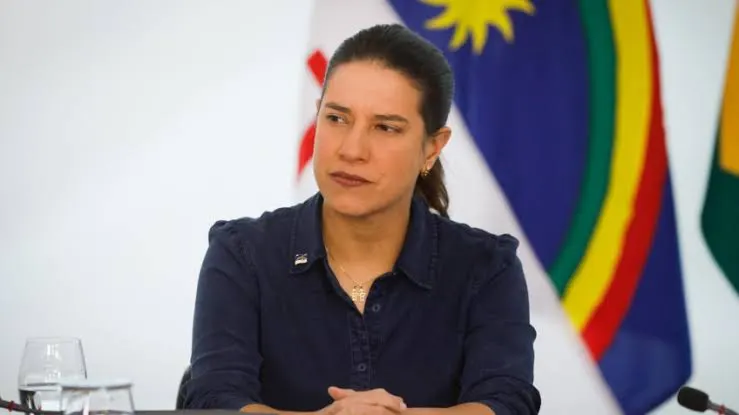 Baixa adesão em reunião de Raquel Lyra com prefeitos preocupa campanha
