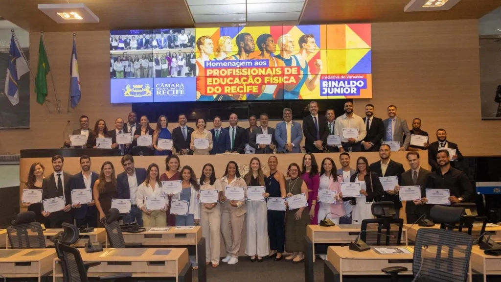 Câmara do Recife homenageia educadores físicos em solenidade especial