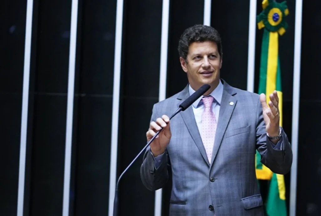 Candidato ao Senado critica proposta de fim da escala 6 X 1