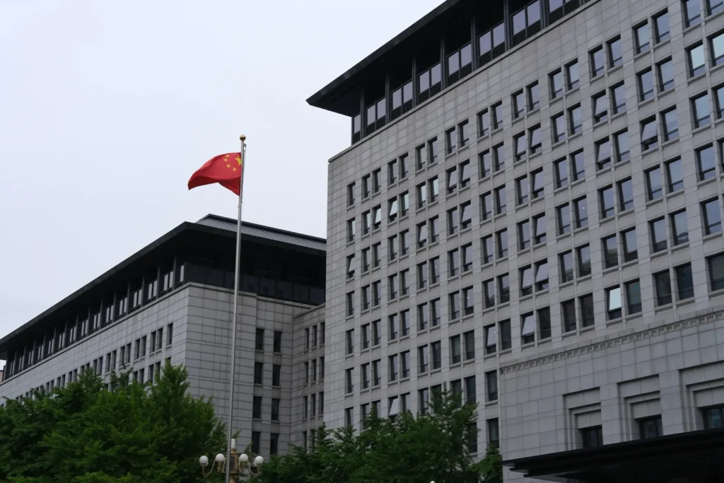 China critica sanções dos EUA contra Rússia e Irã