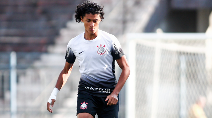 Corinthians aposta em jovem zagueiro para enfrentar Flamengo