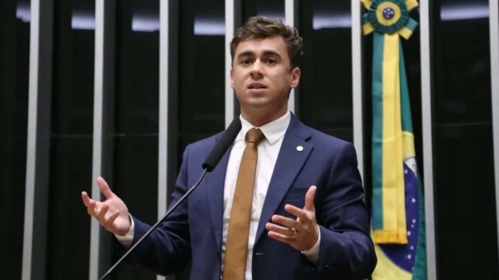 Deputado lidera protesto contra Davi Alcolumbre em Macapá