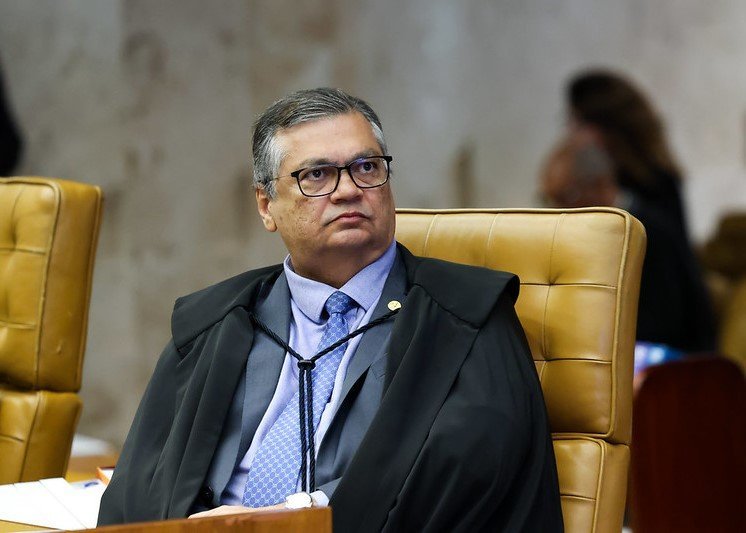 Dino critica abertura seletiva de processos no STF