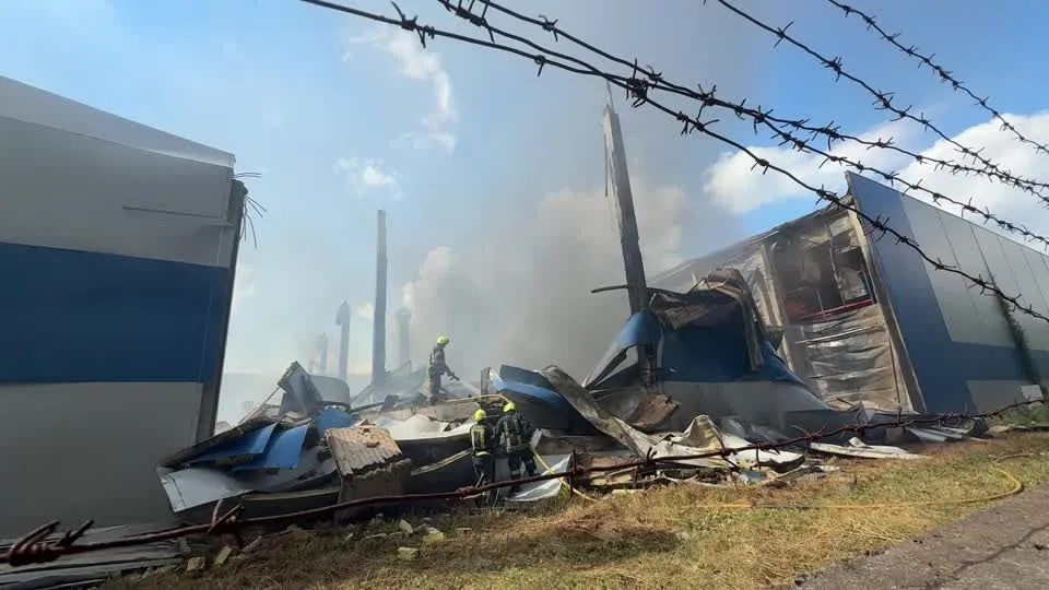 Drone russo atinge armazém nos arredores de Kiev em meio a tensões