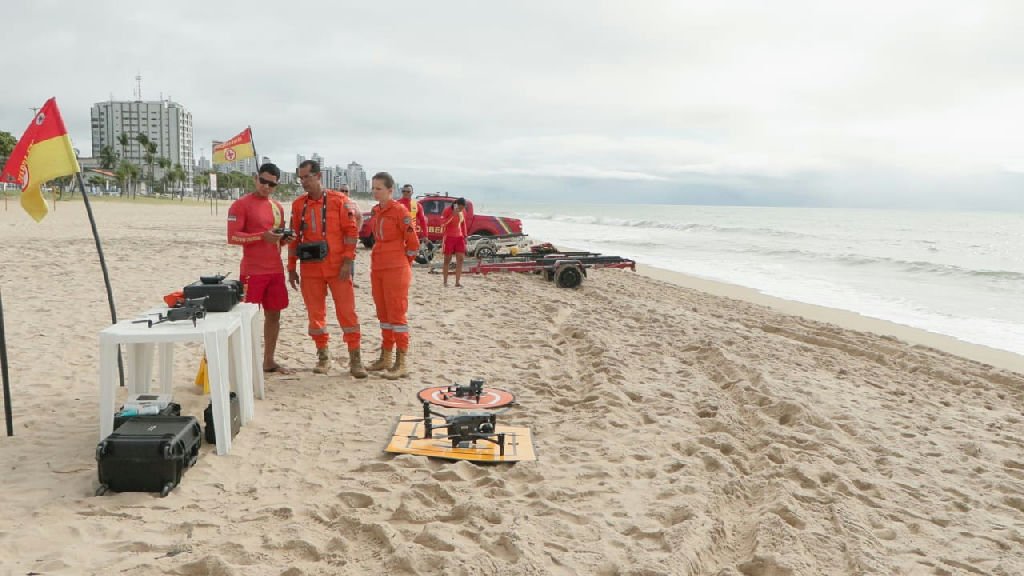 Drones reforçam segurança nas praias de Pernambuco durante Operação Verão