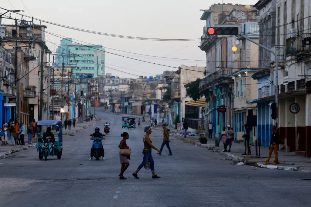 EUA emitem alerta sobre aumento de doenças em Cuba devido a bloqueio