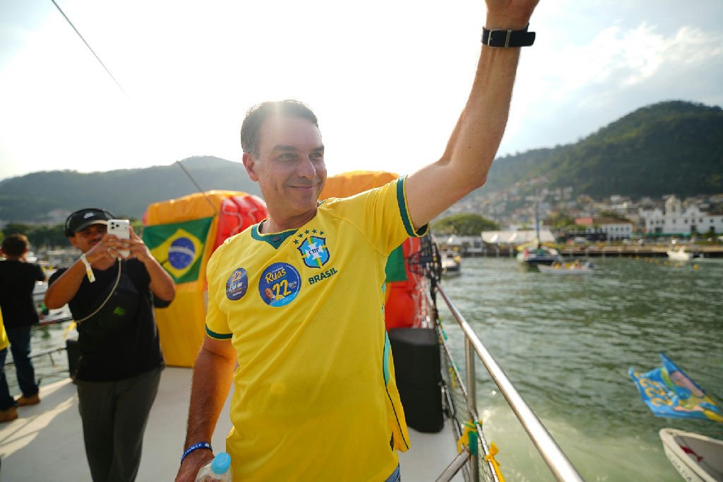 Flávio Bolsonaro lidera intenções de voto no 2º turno em Roraima