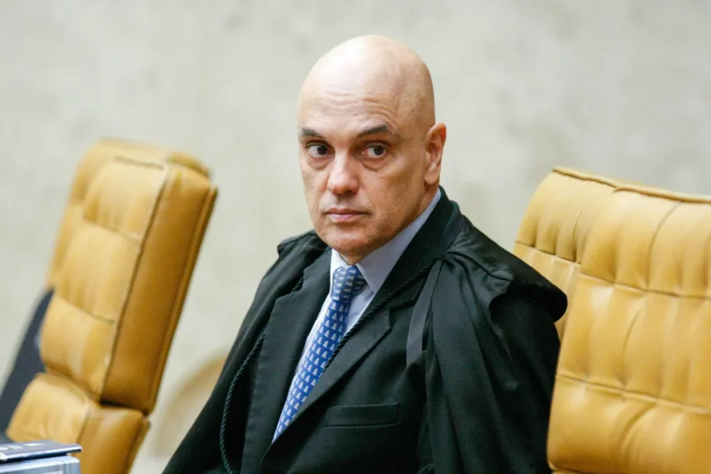Flávio Bolsonaro planeja intensificar críticas a Moraes no 7 de Setembro
