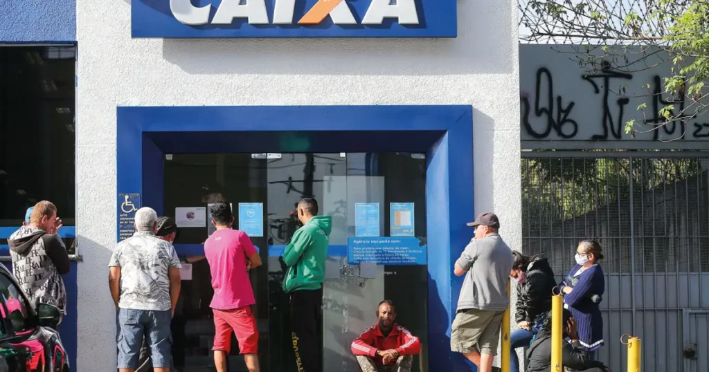 Greve na Caixa Econômica paralisa financiamentos e afeta mercado imobiliário