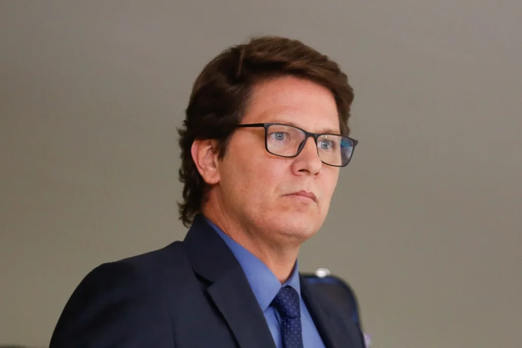 Investigação questiona origem de R$ 645 mil de deputado para filme sobre Bolsonaro