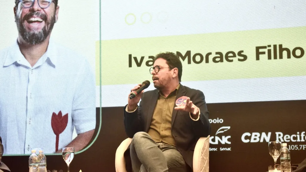 Ivan Moraes destaca apoio a microempresas em sabatina da Fecomércio
