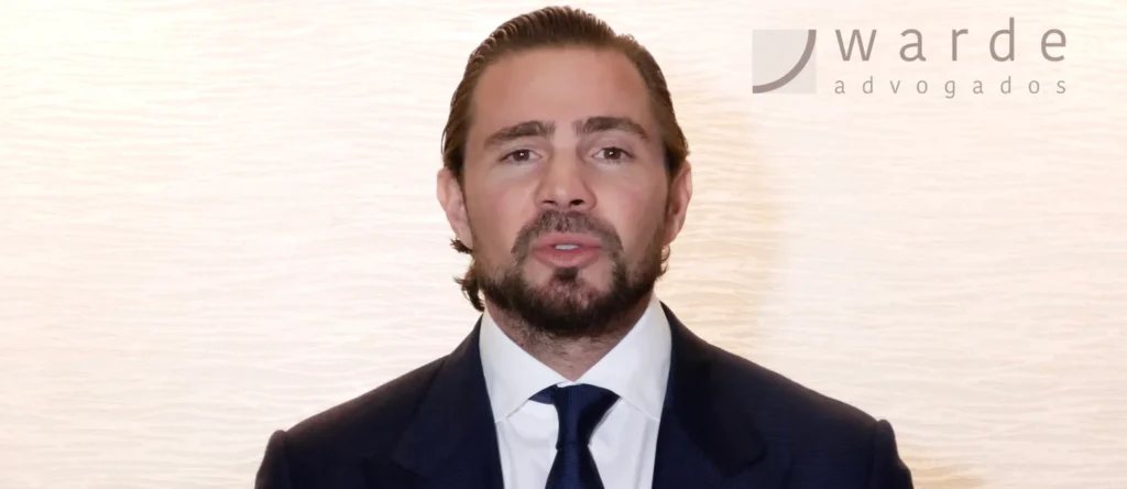 Jantar com ator e diretor de filme envolve empresário em investigação
