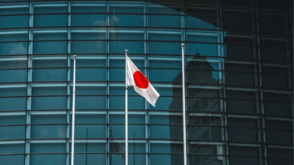 Japão aumenta juros para 1,25% em resposta a desafios econômicos