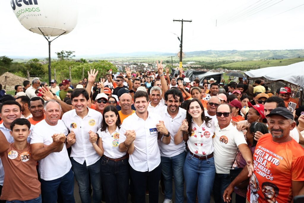 João Campos marca presença na Romaria de Frei Damião em Pernambuco