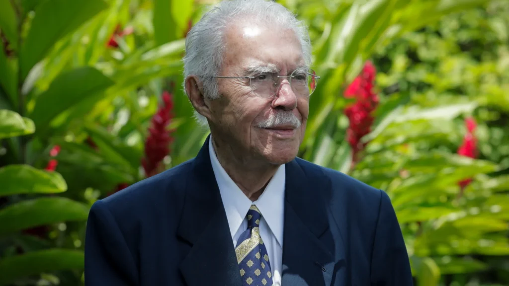 José Sarney é hospitalizado com pneumonia em São Luís