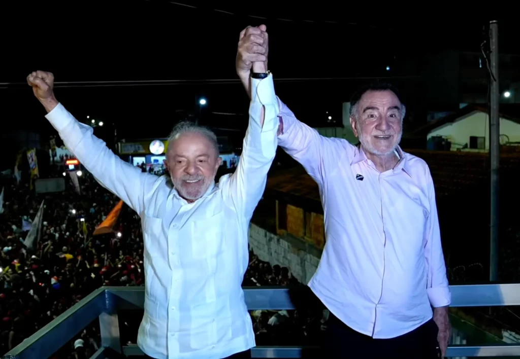 Lula critica aliança com Aécio e reforça apoio à esquerda em Minas Gerais