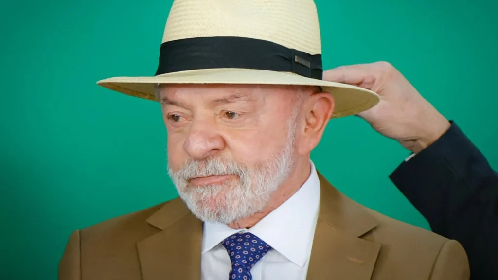 Lula critica Flávio Bolsonaro em vídeo de campanha