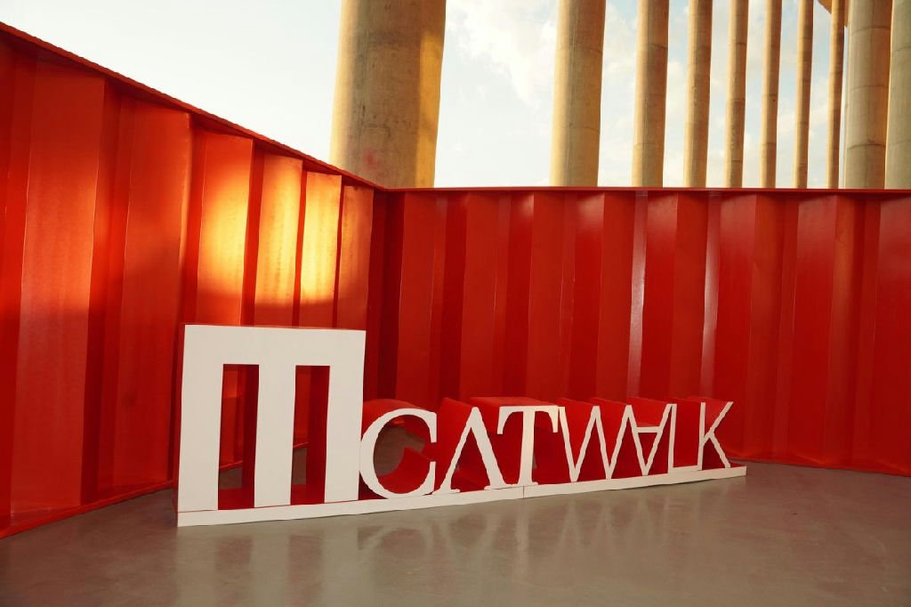 Metrópoles Catwalk inicia terceira edição com desfiles ao vivo