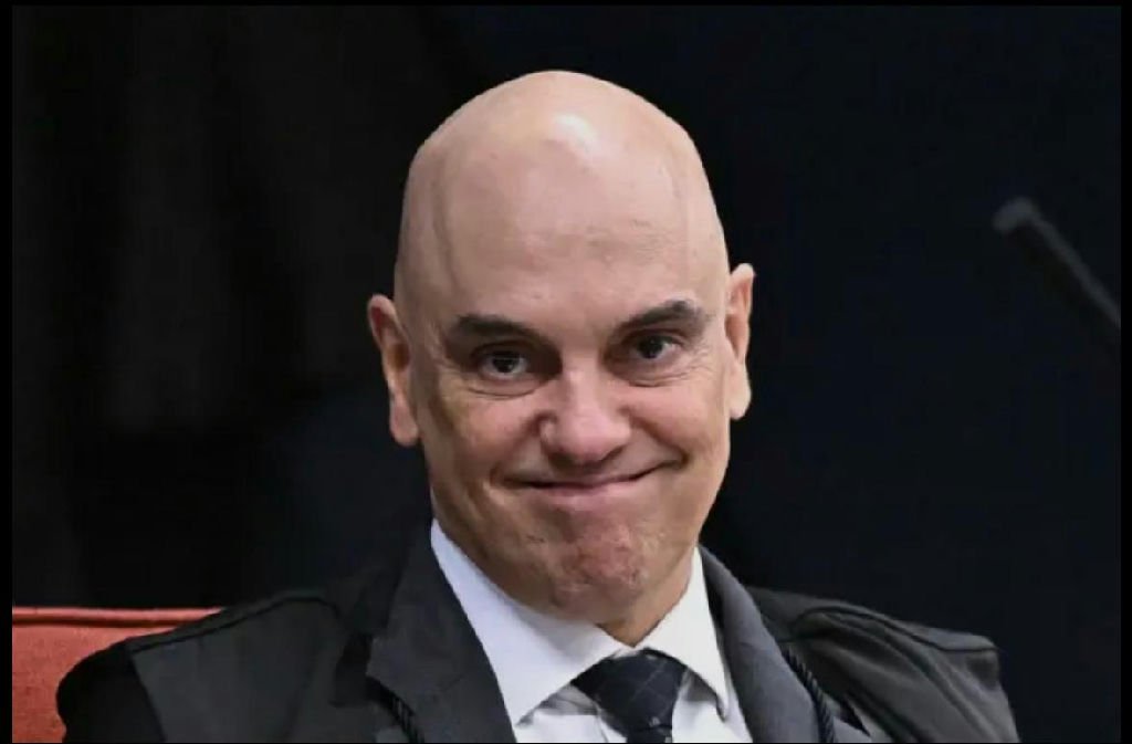 Moraes pede investigação contra Mendonça com base em relatório da PF sem valor jurídico
