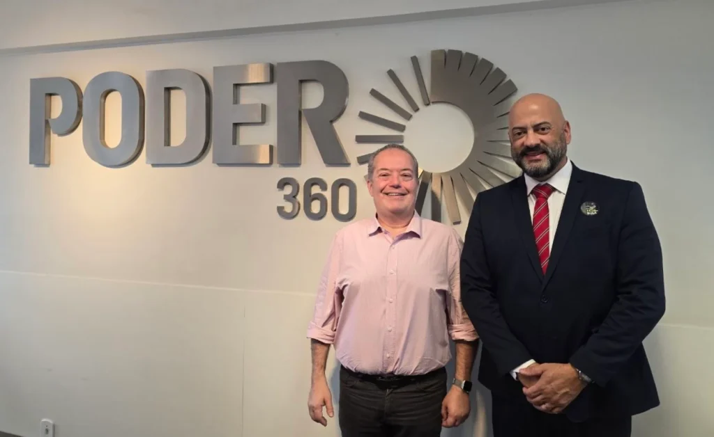 Movimento Exija a Bula discute importância da bula impressa em visita ao Poder360