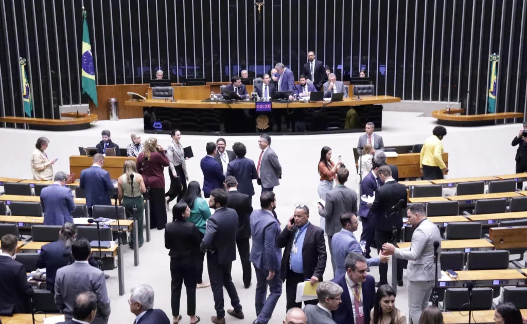 Oposição questiona legalidade de processos contra Bolsonaro na Câmara