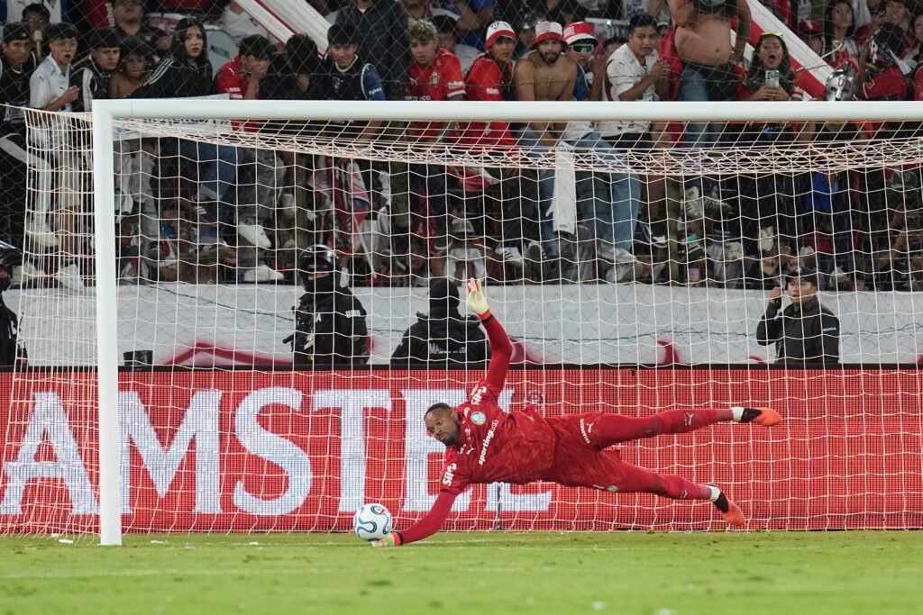Palmeiras avança nos pênaltis e Corinthians é eliminado da Libertadores