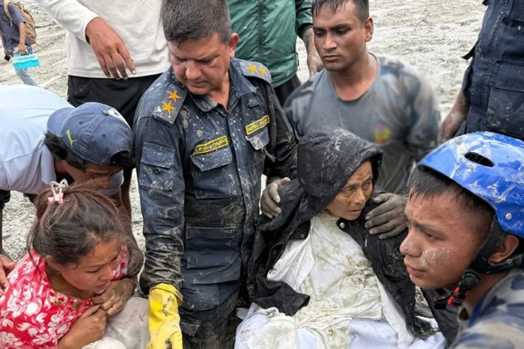 Resgate milagroso no Nepal: sobreviventes encontrados após 10 dias de deslizamentos
