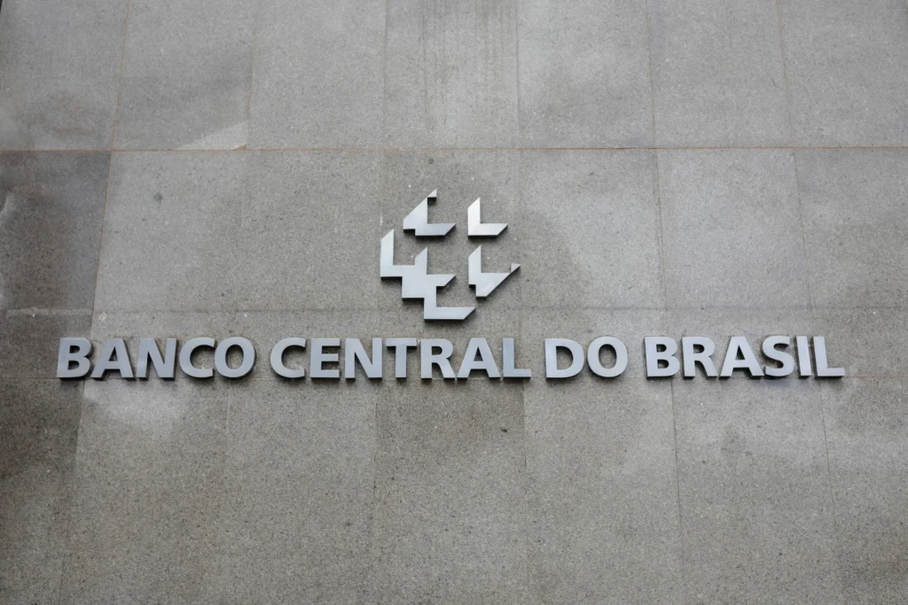 Riscos fiscais e inadimplência preocupam instituições financeiras no Brasil