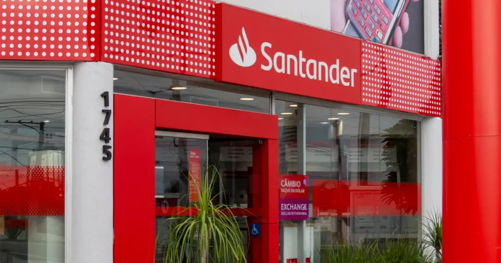 Santander avança em processo para fechar capital no Brasil