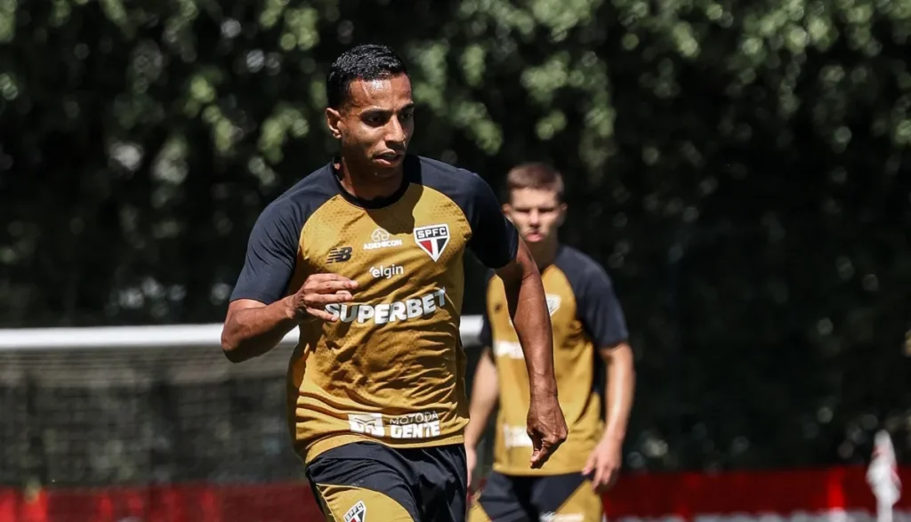São Paulo ganha reforços importantes para duelo contra Atlético-mg