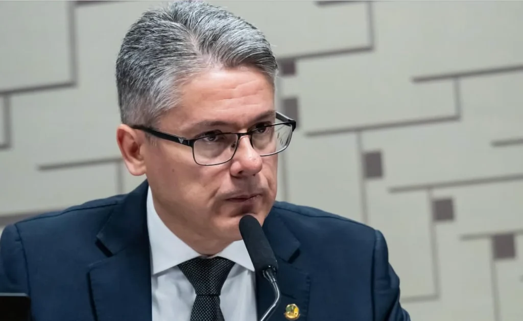 Senador busca STF para obrigar instalação de CPI sobre Banco Master
